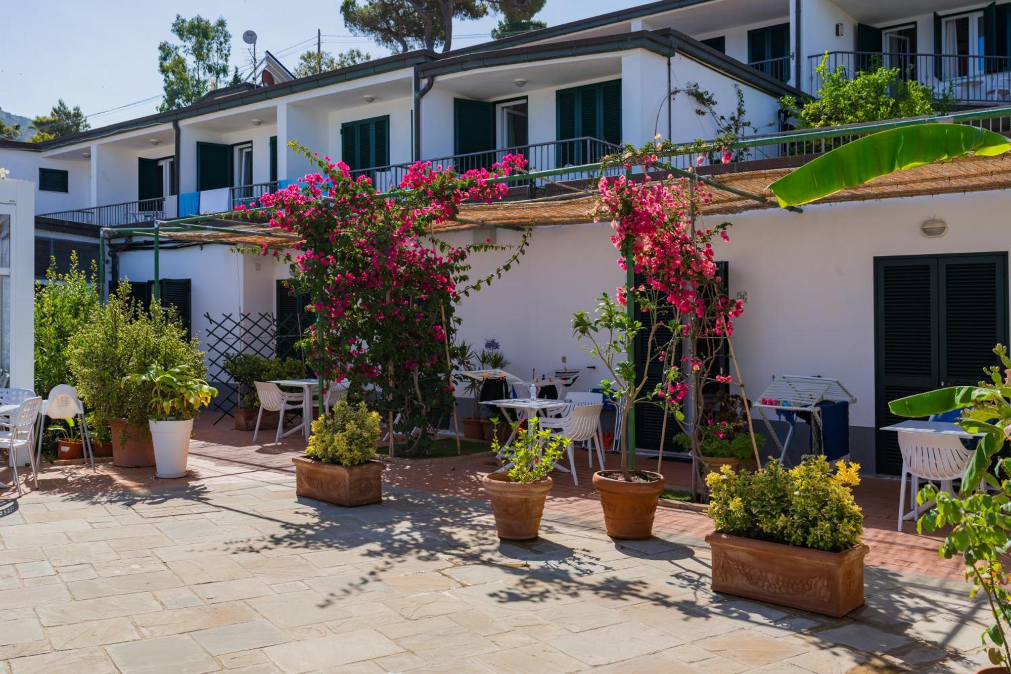 Hotel Dino Capoliveri  Extérieur photo