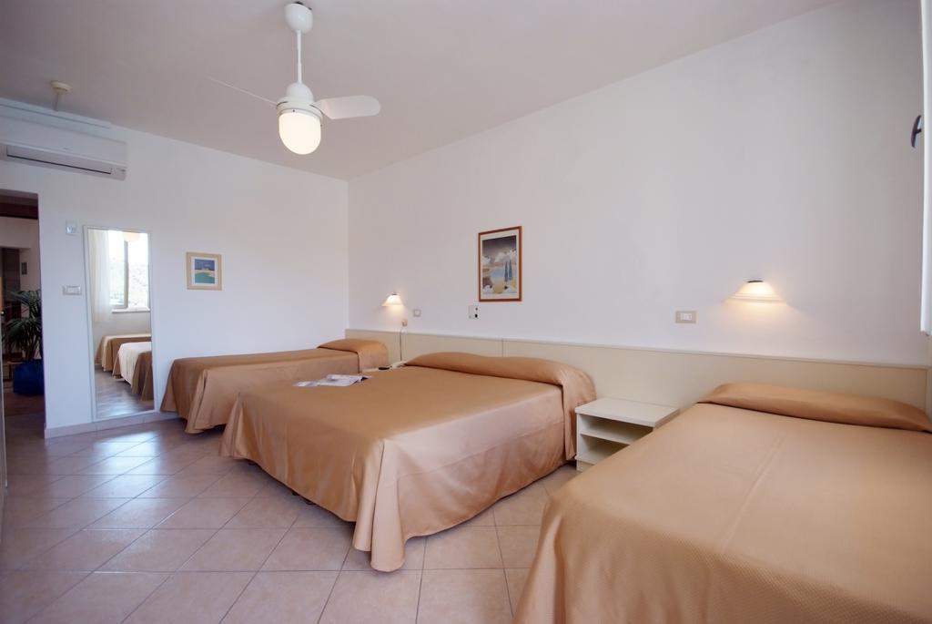 Hotel Dino Capoliveri  Extérieur photo