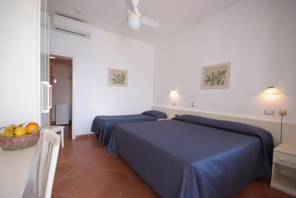 Hotel Dino Capoliveri  Extérieur photo